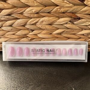 Static Nails ‘Willow’ Round Press-On Nails